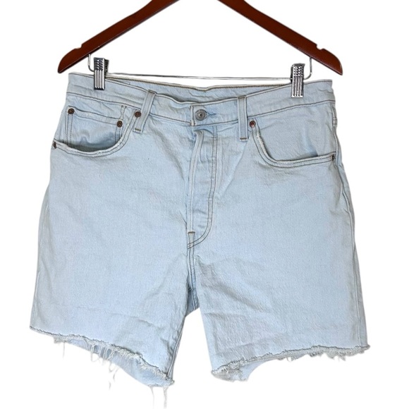 Levi's 501 Womens Mid Thigh Light Wash Jean Shorts- Size 32 - Picture 5 of 13
